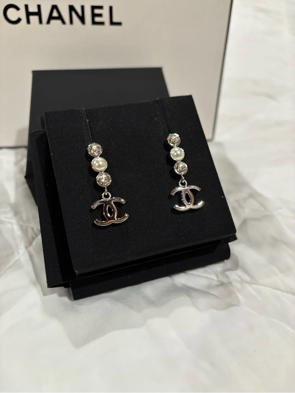 CHANEL White Pearl and Silver CC Drop Earrings